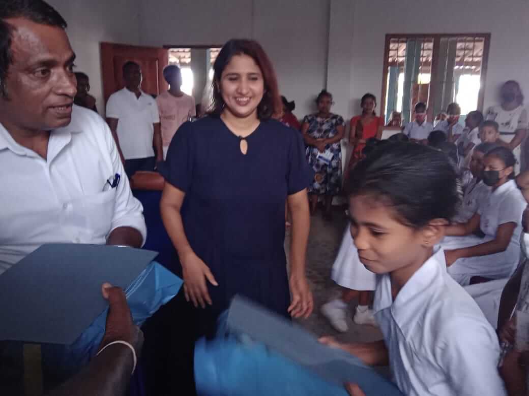 School supplies distribution organised by Renaissance Sri Lanka, Modara, Sri Lanka, September, 17th 2022. © Renaissance Sri Lanka