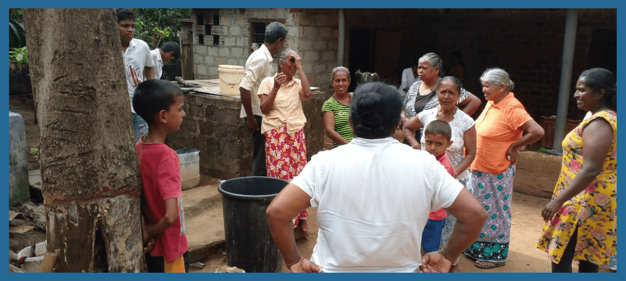 Teaching women to make liquid organic fertilizer. © Renaissance Sri Lanka