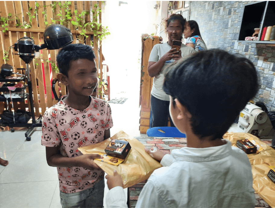 The School Supplies Packs are distributed in Trincomalee © The United Children